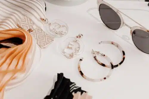 Les accessoires à la mode et abordables qui complèteront votre look
