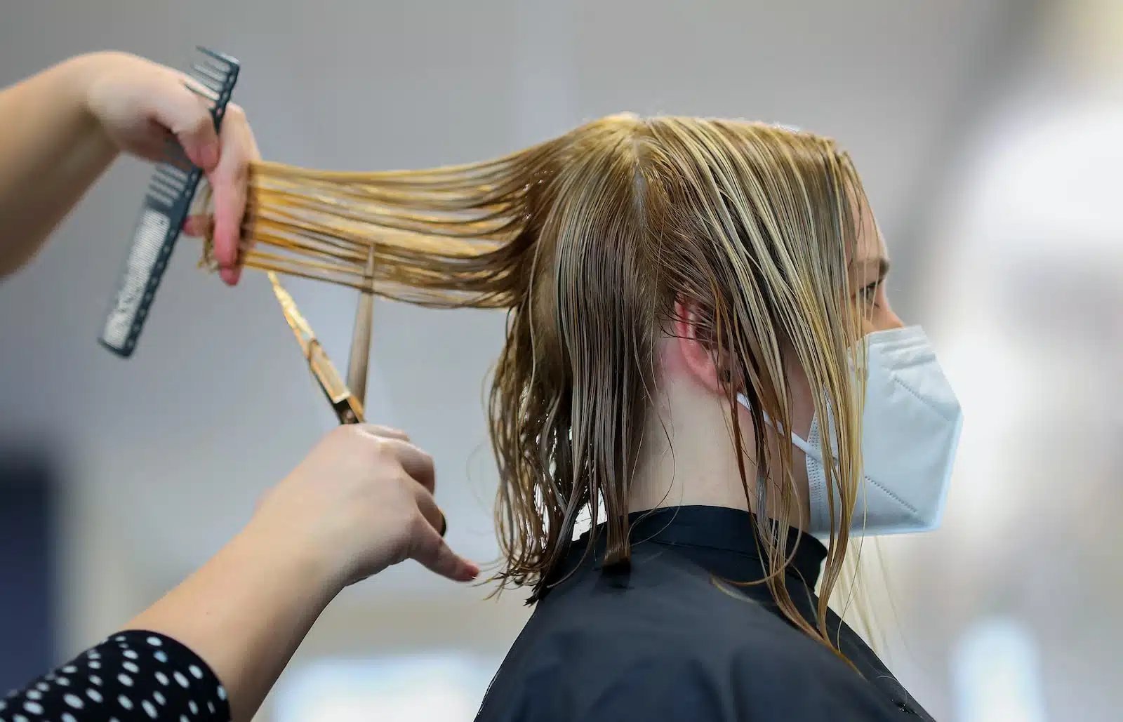 Comment coiffer vos cheveux avec un carré court plongeant ?